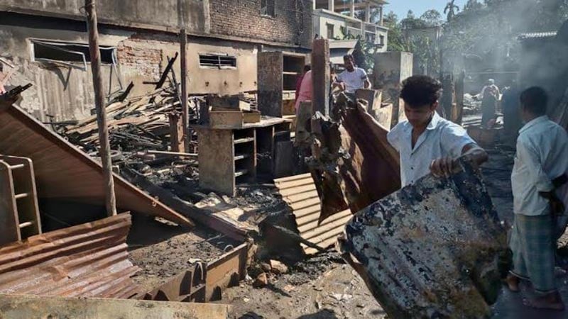 মিরসরাইয়ে  অগ্নিকাণ্ডে পুড়ল ১৫ বসতঘর ও চার ব্যবসাপ্রতিষ্ঠান